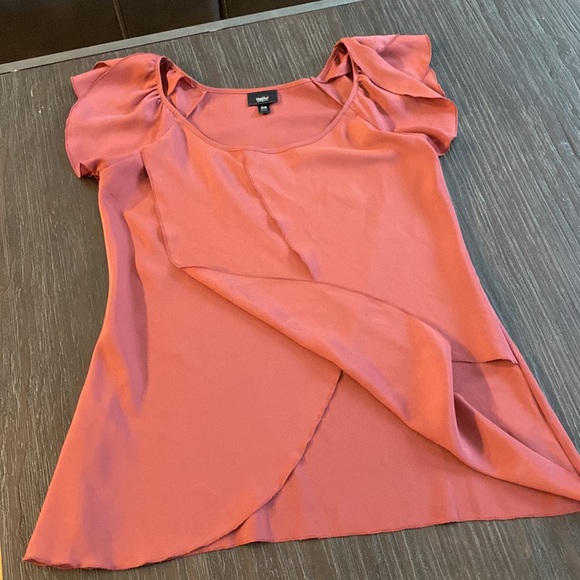 Mossimo layered blouse in beautiful salmon pink colour in size extra small. - Picture 5 of 8